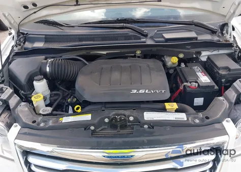 2011 Chrysler Town & Country Limited из США, поврежденный, VIN 2A4RR6DGXBR609803